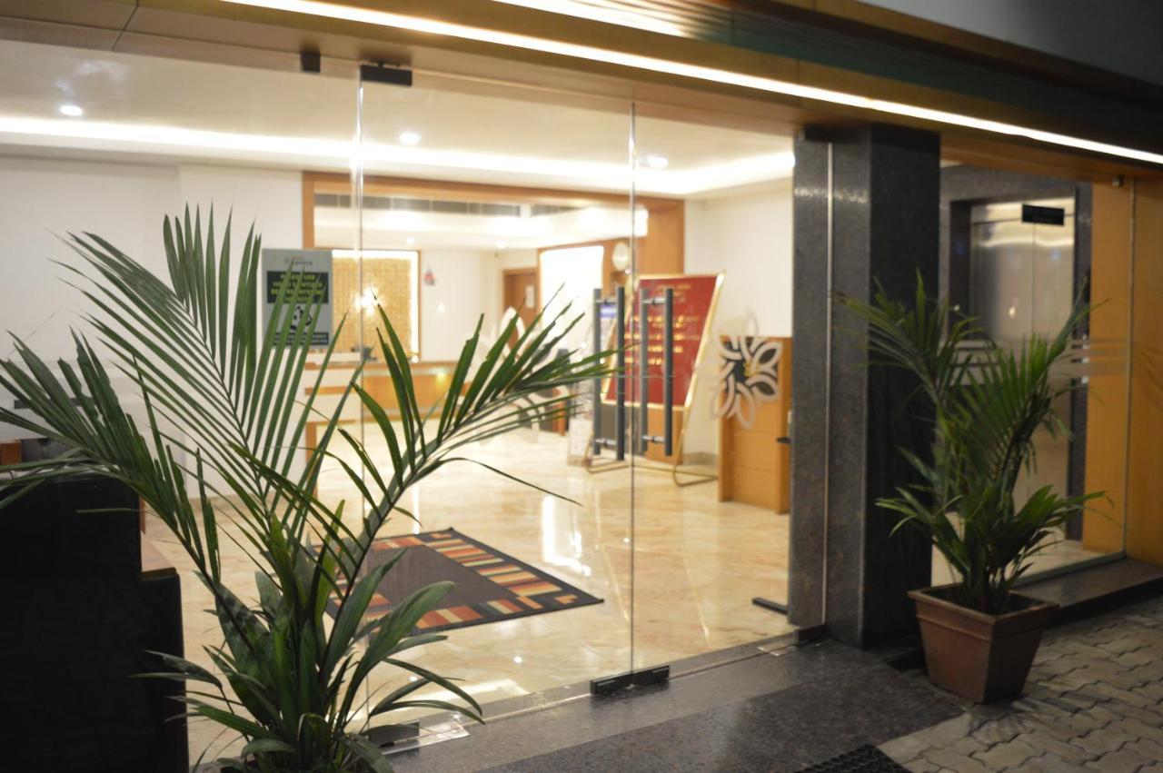 Hotel Apsara Shoranur Екстериор снимка