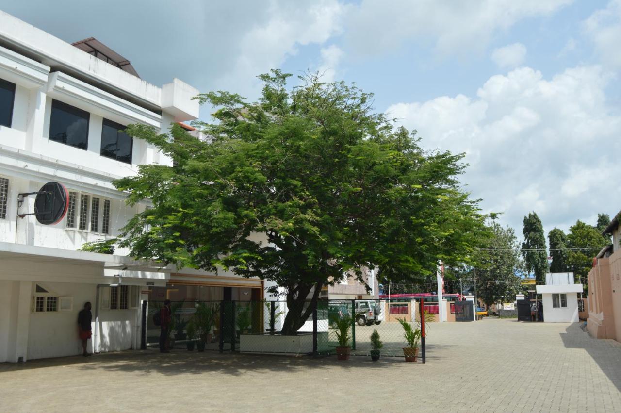 Hotel Apsara Shoranur Екстериор снимка