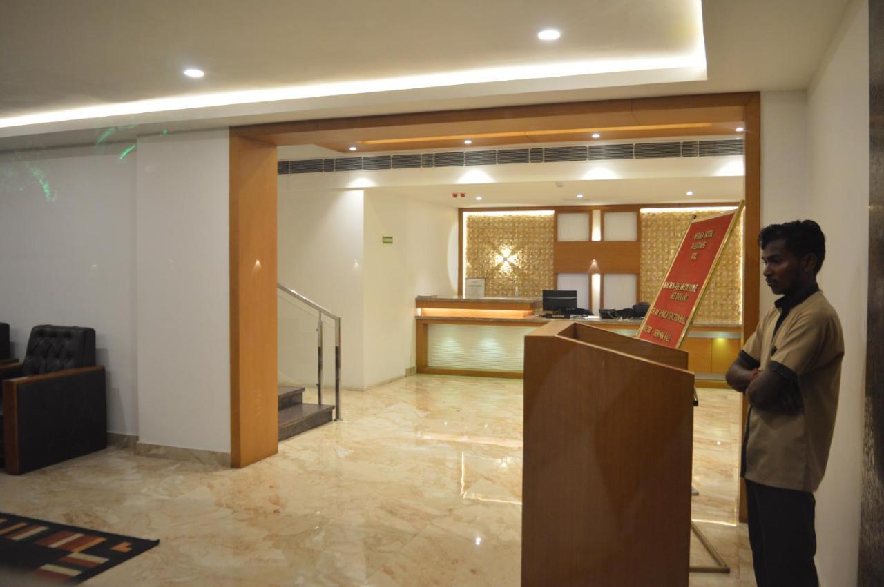 Hotel Apsara Shoranur Екстериор снимка