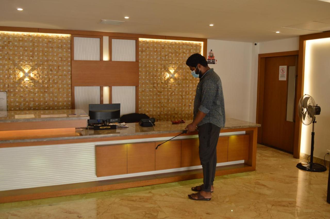 Hotel Apsara Shoranur Екстериор снимка