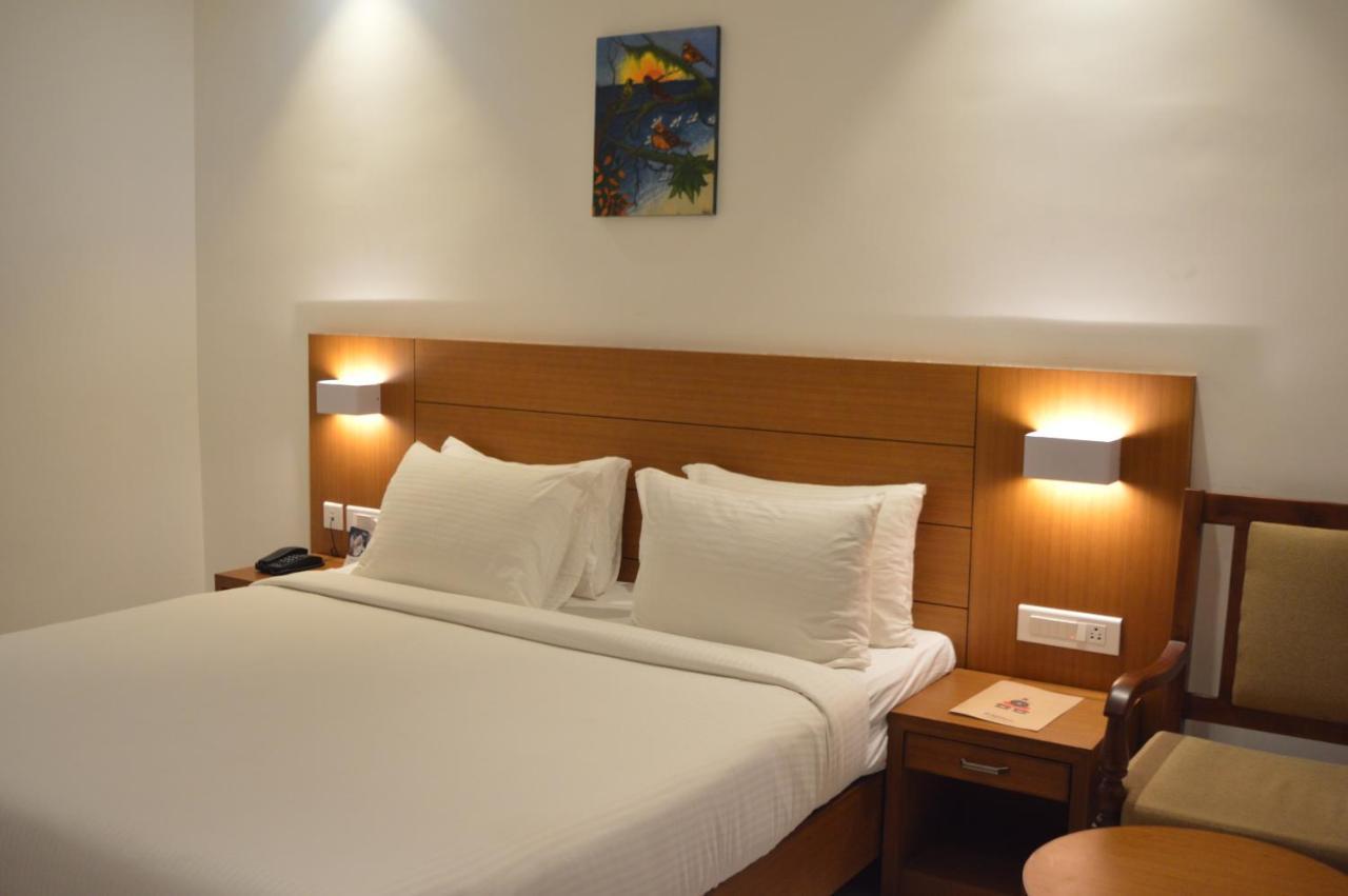 Hotel Apsara Shoranur Екстериор снимка