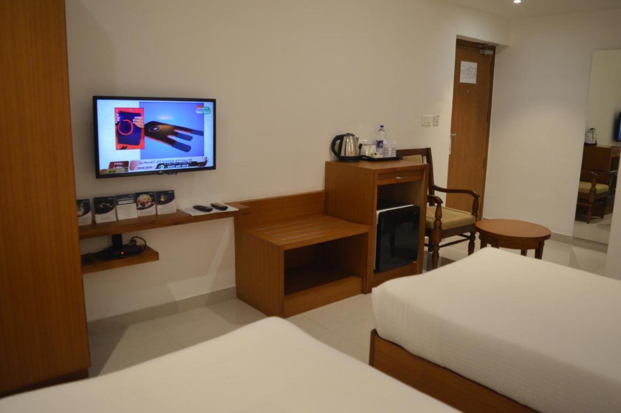 Hotel Apsara Shoranur Екстериор снимка