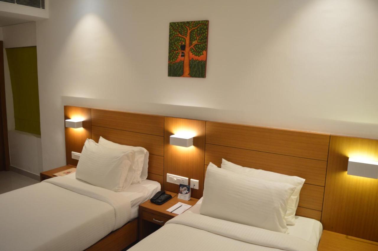 Hotel Apsara Shoranur Екстериор снимка