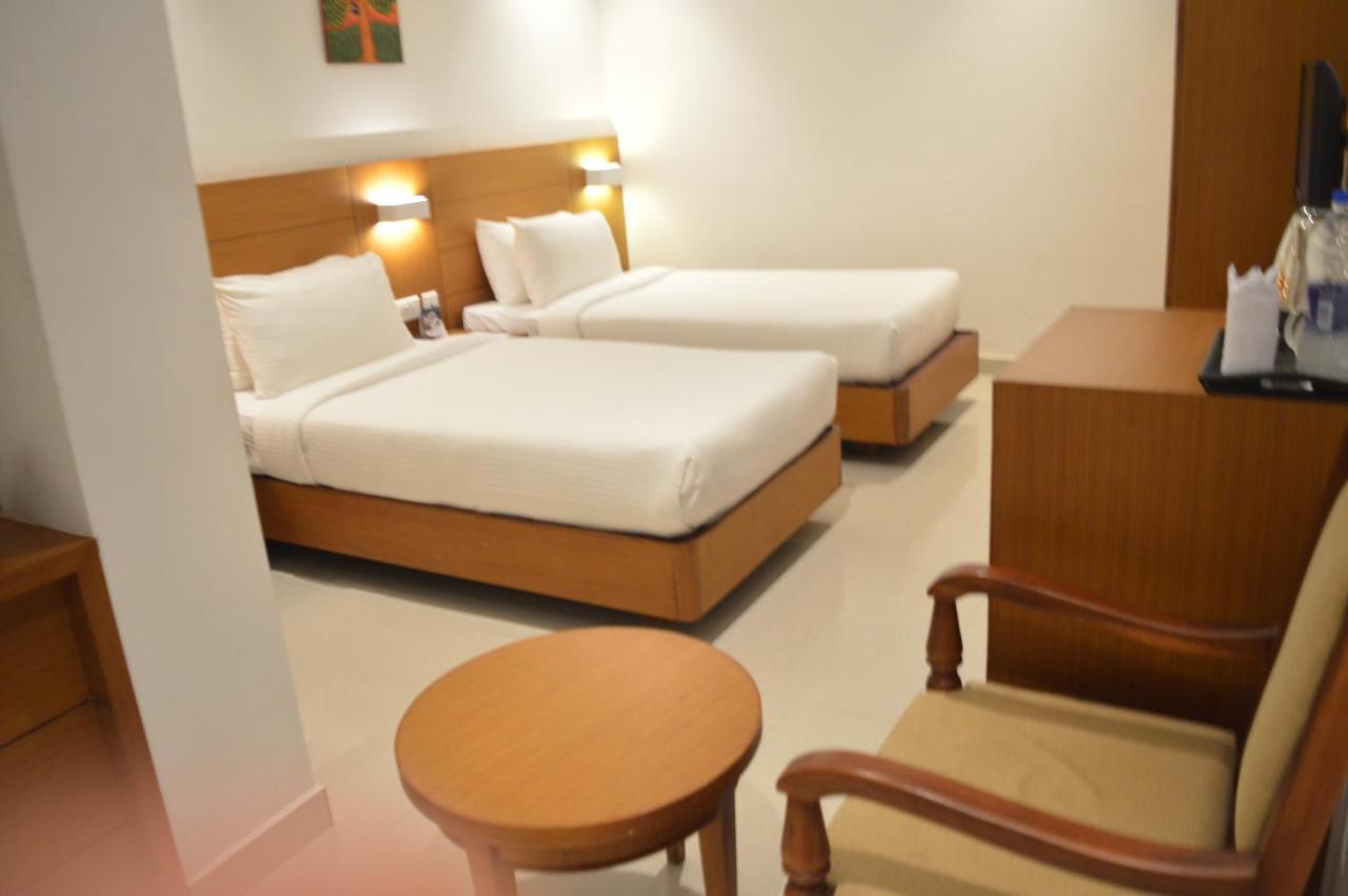 Hotel Apsara Shoranur Екстериор снимка