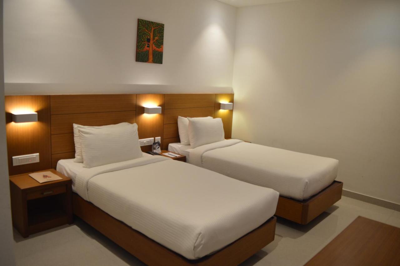 Hotel Apsara Shoranur Екстериор снимка