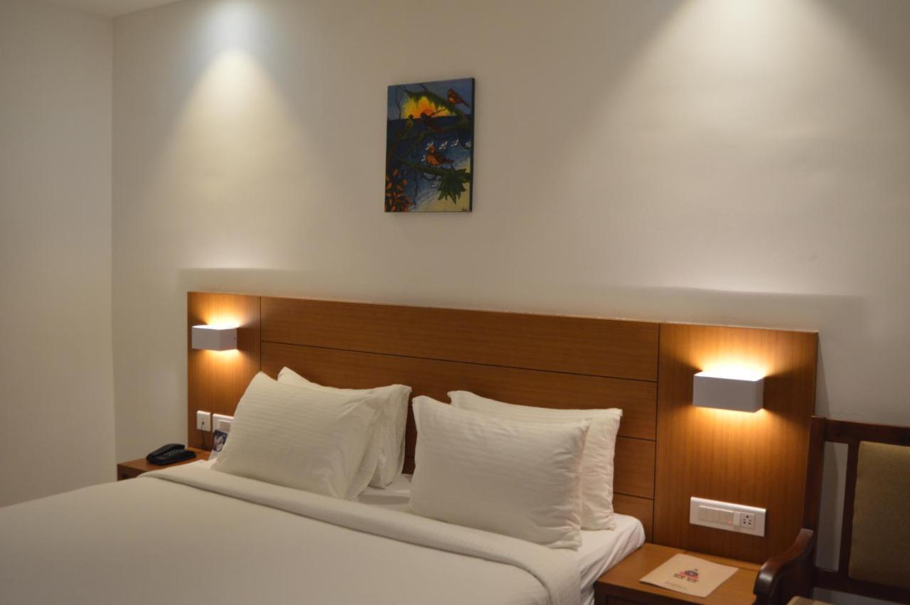 Hotel Apsara Shoranur Екстериор снимка
