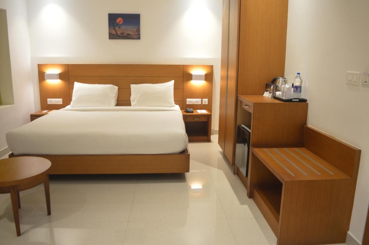 Hotel Apsara Shoranur Екстериор снимка