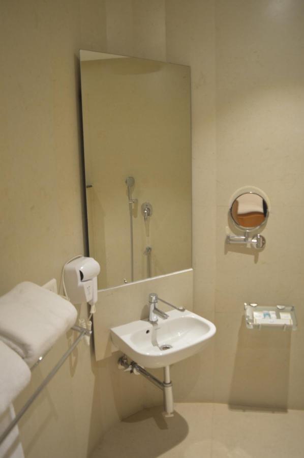 Hotel Apsara Shoranur Екстериор снимка